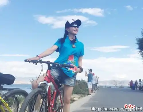  60岁刘晓庆穿热裤骑单车秀美腿网友称奇为何因