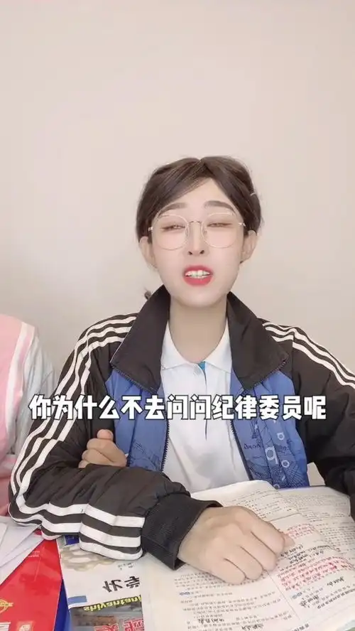  班草穿裙子的表情包你们要不要