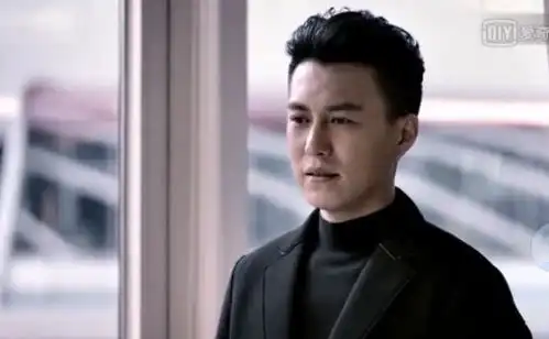  欢乐颂包奕凡出事,安迪主动拥抱老谭,老谭的表情让人心疼