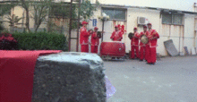  新婚祝福敲锣打鼓真喜庆,为新人送祝福