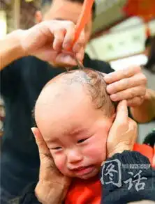 披被子的图片表情包宝宝