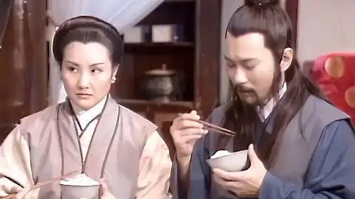  新白娘子碧莲与老母亲吵架,李公甫的表情,像极了我卑微老爸