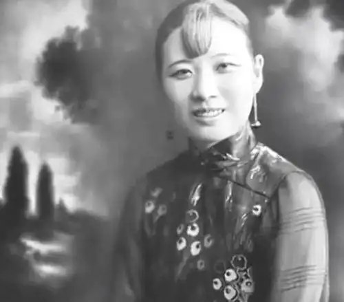  宋美龄拜张大千为师,也学书法,笔墨水平比较高