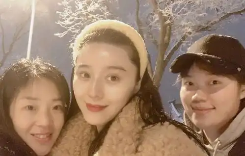  范冰冰素颜赏雪,眼神空洞无神难掩真实年龄