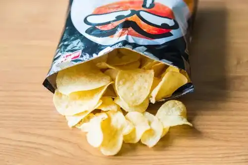  乐事出咸蛋黄薯片麦当劳卖油条甜筒8月火遍魔都吃货圈的网红美食,你拔草了几个