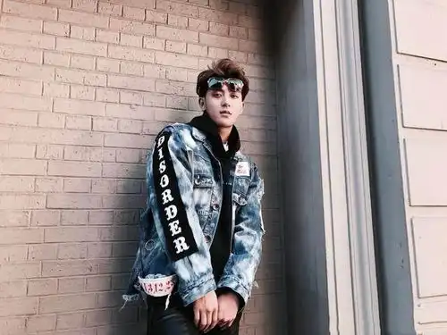  你以为只有范爷敢穿龙袍错黄子韬的这件绿龙袍一样帮你刷三观