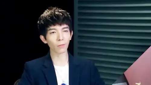  阿云嘎所理解的表情包,郭敬明表示不骂演员,杨幂谈家庭生长环境