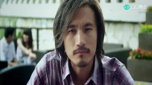  高富帅跟性感模特游玩花海,连吃饭的表情都这么销魂,高富帅把持不住了