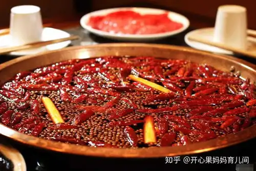  孕妈吃小龙虾,致胎儿早产宝宝出生后露出上火表情萌翻众人
