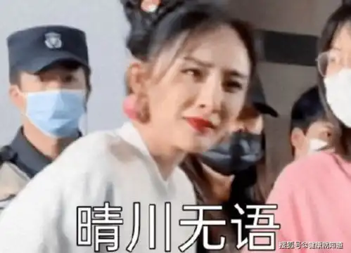  杨幂听许魏洲唱爱的供养的小表情反应太好笑,私下这可爱的性格