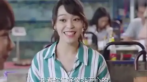  小米追剧韩商言和佟年秀恩爱,周珊被气的走人,佟年表情好可爱