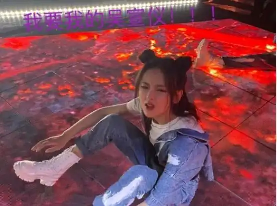  吴宣仪为杨超越庆生,晒婚纱合影还自制表情包,两姐妹感情真好