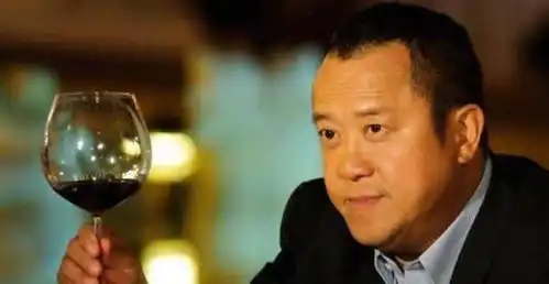  分居20年妻子去世曾志伟无回应,追悼会似聚会,二婚夫妻难同心