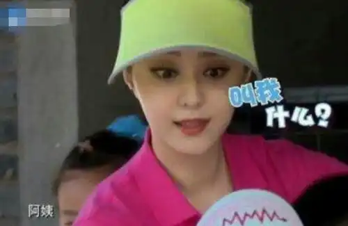  杨颖被小朋友喊阿姨,面无表情的径直走开,网友还以为自己是姐姐呢