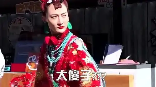  看苗苗表情,就知道大叔三天没有挨打了,真是三天不打上房揭瓦啊