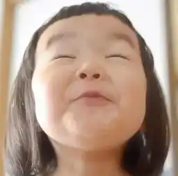  日本四岁小女孩因为她的丑萌红遍全世界,你可能不知道她是谁,但是你一定用过她的表情包