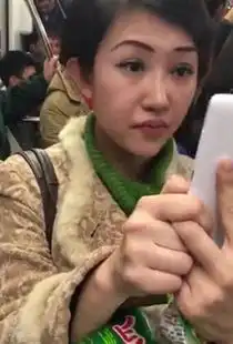 泡椒凤爪女人表情包车厢