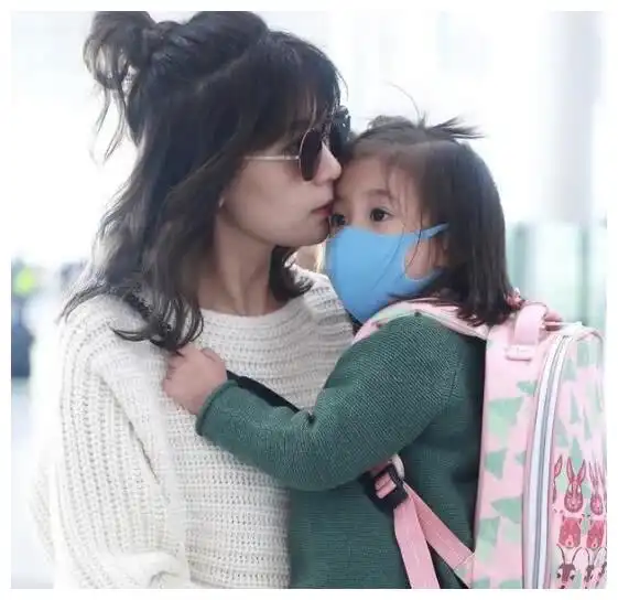 亲亲表情包可爱无水印咘