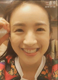  少女心满满林依晨直播变表情包和郑元畅同去双陈婚礼