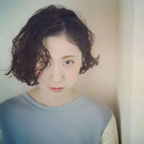  黑发留什么发型好看