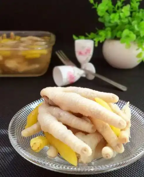  几步做泡椒凤爪,酸辣爽口,皮韧肉香,好吃到舔手指茶匙
