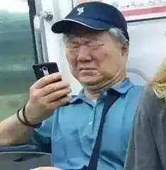  吓人广州地铁上,一乘客手里的充电宝突然冒烟,扔下后瞬间爆燃