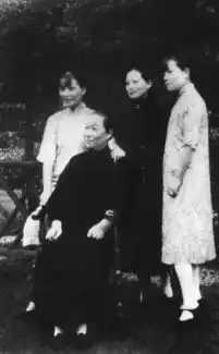  民国书法第一人,拒娶宋美龄,美人江山统统让给蒋介石,最后混成个吃货