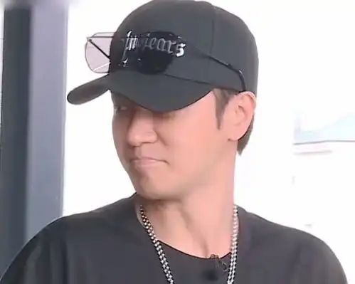  表情极挑小猪找热巴一起跳舞时,谁注意男团的表情网友太真实表情