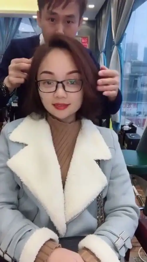  发型师安利的这款蛋式卷发,甜美时尚的发型,充满着青春的气息