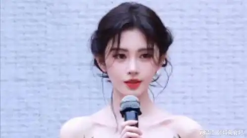  鞠婧祎的裙子好重工