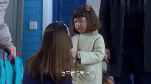  小萝莉说出了自己的心声,你们都喜欢弟弟,听了孩子的话好心疼