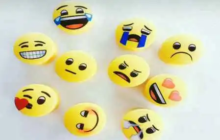  悦诗风吟表情包散粉好用吗当散粉遇上emoji