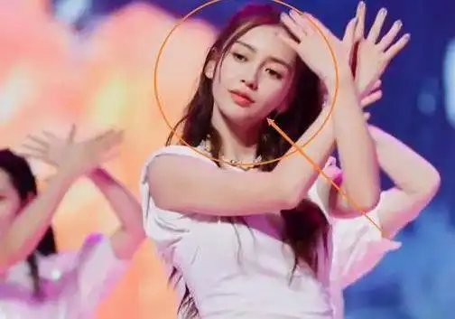  baby罕见跳热舞表情管理不输女团,网友却注意她无精修下的身材