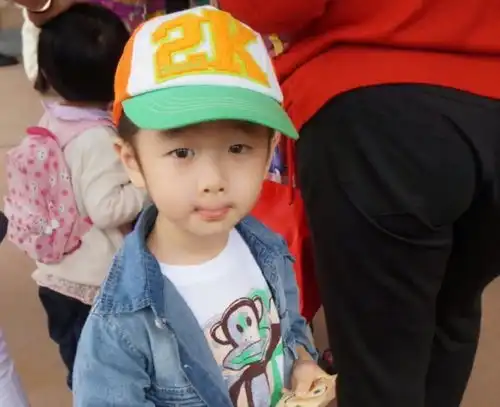  有种认不出叫杨威儿子长大,曾是萌翻全网的小哭包,如今五官长开成长腿男神