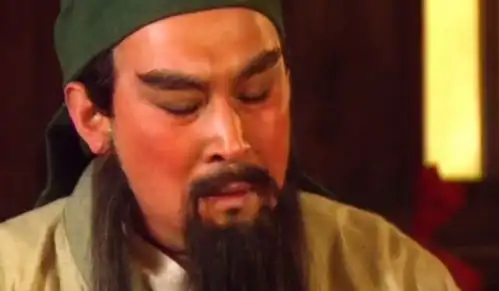  张飞说拿出家产资助刘备时,关羽一个表情,让人见识到刘备的厉害