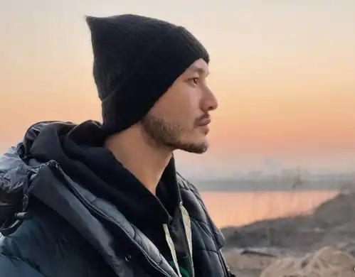  黄晓明迎43岁生日,杨紫赵薇齐送祝福,我却关注baby的动静