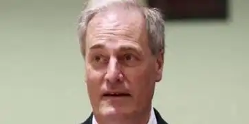  双语英国大臣因迟到提交辞呈你还好意思迟到吗