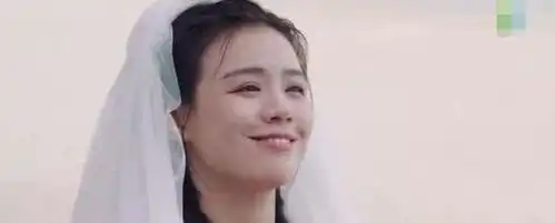  马思纯的微笑升级变表情包,她还喊话周冬雨也想要一个大脸盘子