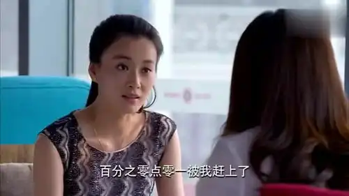  妻子约见情人摊牌,丈夫看见了,紧张的躲一边偷听