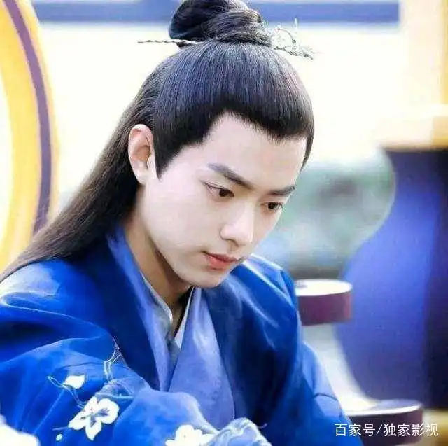  李沁被称鲜肉收割机,辟谣肖战恋情,却和李易峰关系这么好
