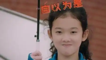  少年说女孩长得太美而烦恼,当镜头转向她妈妈那一刻网友沉默了