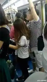  地铁遭遇猥琐男小姑娘怒打出手质问要不要脸