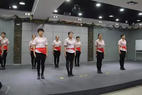  春天百货老板够豪鼓励员工外出学习还给发奖金......