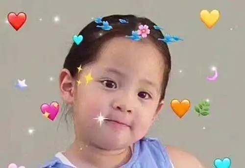  欧阳娜娜5岁时走丢照曝光,被警察叔叔牵着,那无处安放的小手太可爱了