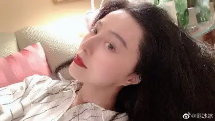  组图范冰冰晒自拍照表情丰富发文称热乎的