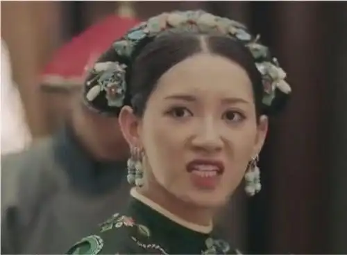  尔晴终于领了盒饭,魏璎珞最后的表情意味深长,粉丝好心疼