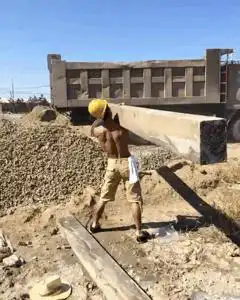  搬砖小哥工地健身爆红,粉丝怒涨110万,大写的牛