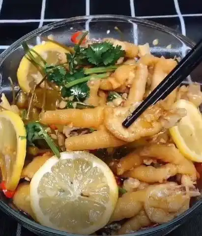  女生们有口福啦,泡椒鸡爪的方法分享给大家,赶快学起来