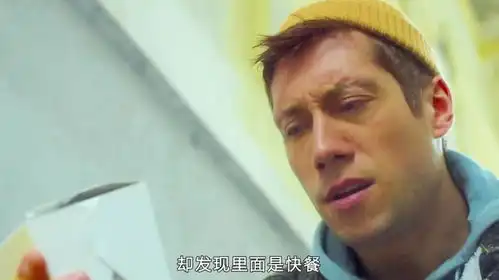  女人躲进男友外卖包里盗窃,结果发生了十分尴尬的事情