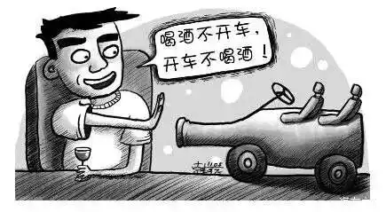  六合竹镇一老人驾车坠入河中,不幸身亡